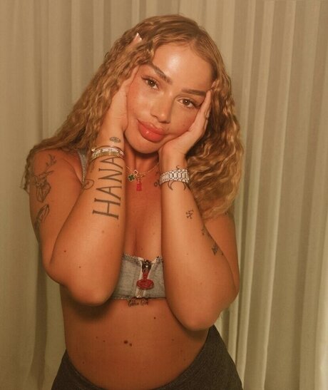 Loredana Zefi naked only fans