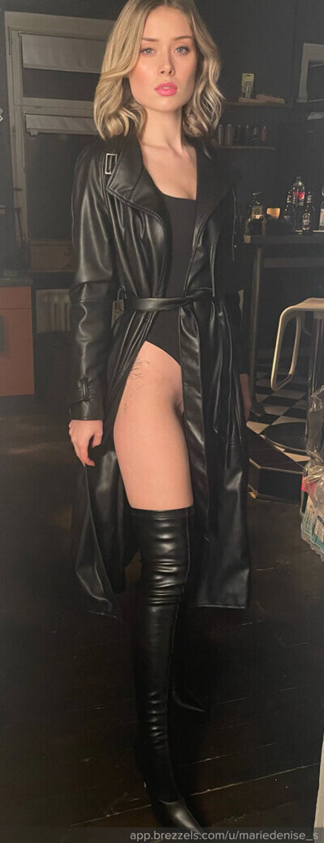 Marie Denise Schwarz onlyfans tits