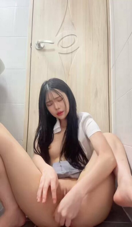 ehxoehlstkfka0 onlyfans topless