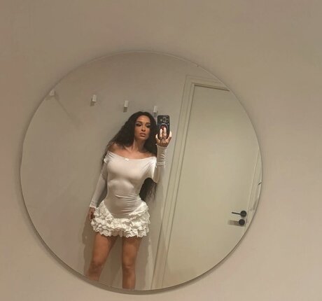 Eleni Foureira onlyfans leams