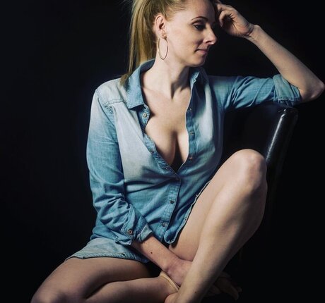 Jacqueline Sparrow Profile pic