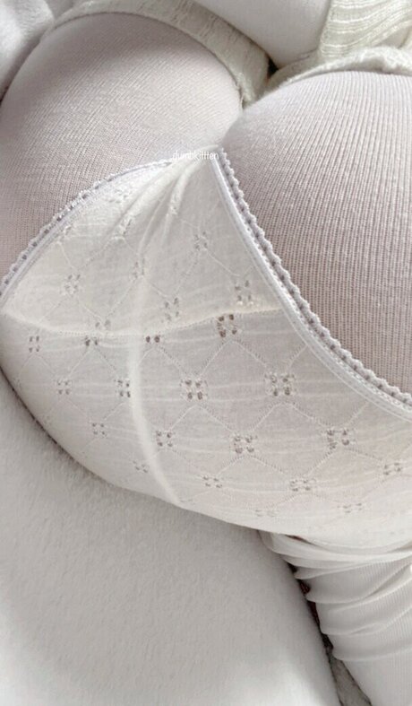 dumbkittteen only fans photos