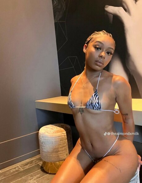 AlmondXMilk sexy onlyfans