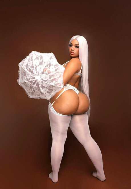 NyNyirene onlyfans naked