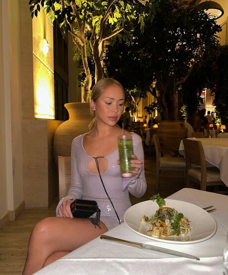 Agnessa Kosogon onlyfans strip tease