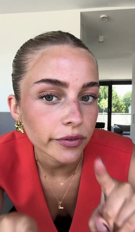 Lea Breuer tits onlyfans