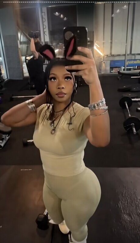 goldenbihxo onlyfans nude content