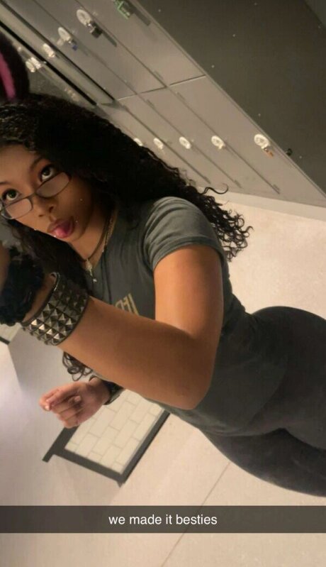 goldenbihxo onlyfans picture