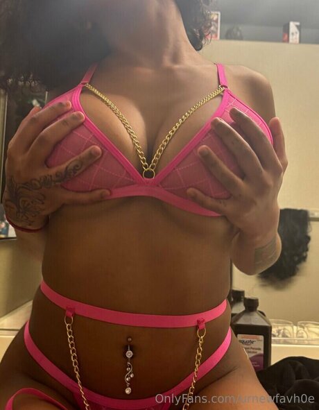 Alicia Adams onlyfans images