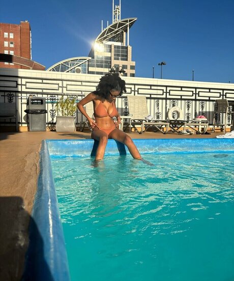 Alicia Adams nude leak onlyfans