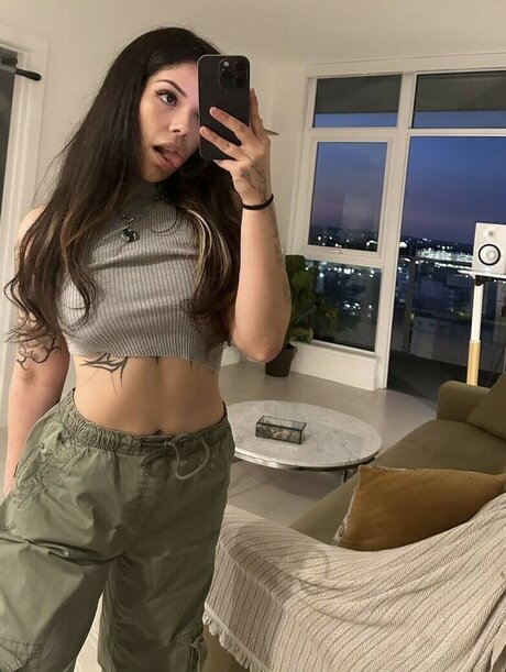 Wavy Brin naked on onlyfans