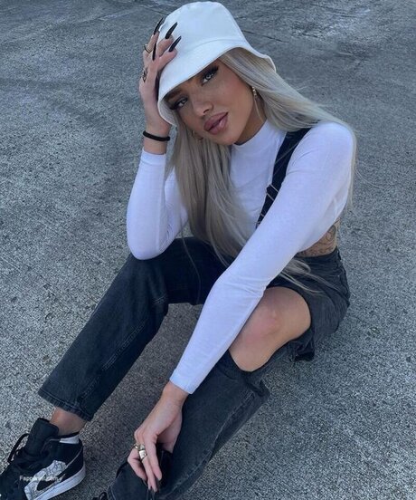 Elaine Victoria onlyfans sex leaks