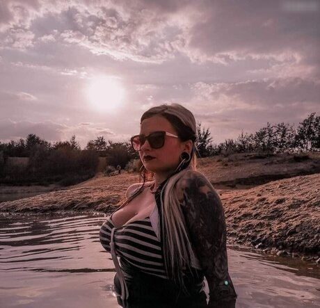 Lyn k44 onlyfans leaked.