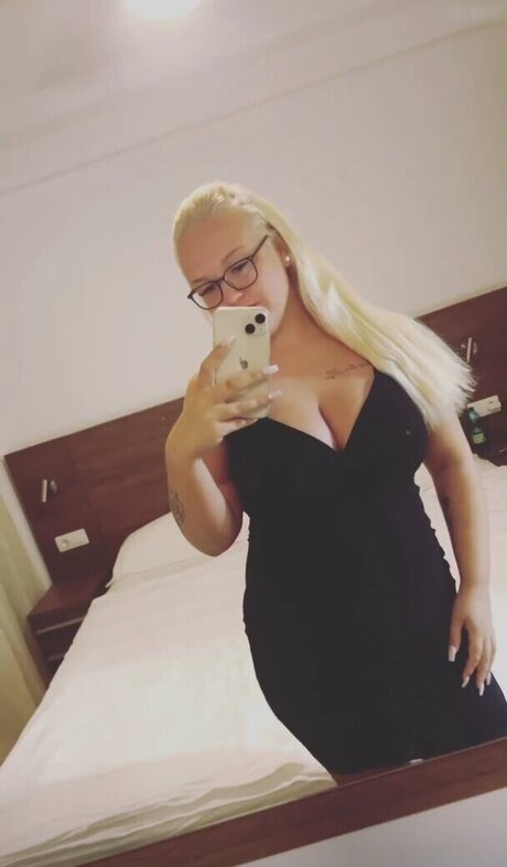 lenakpl23 onlyfans desnuda