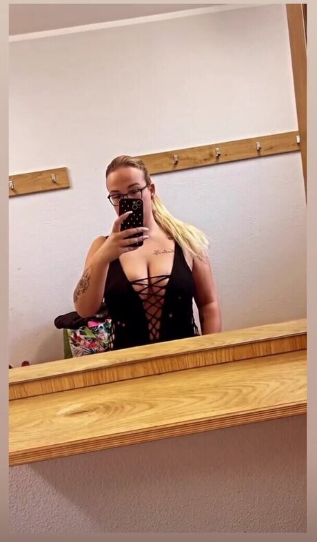 lenakpl23 leak onlyfans