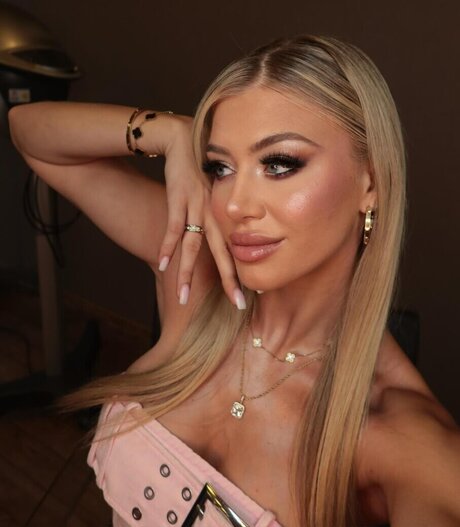 Chiara Antonella topless onlyfans