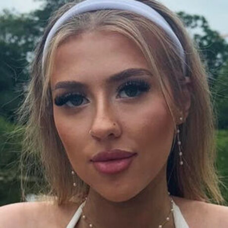 Emma Cassidy onlyfans sextape leak