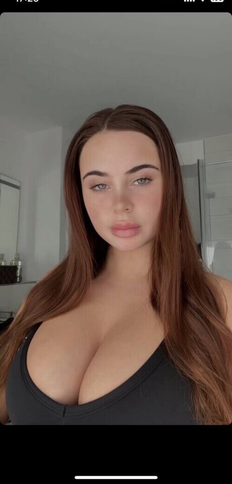 Luisa Senn onlyfans boobs