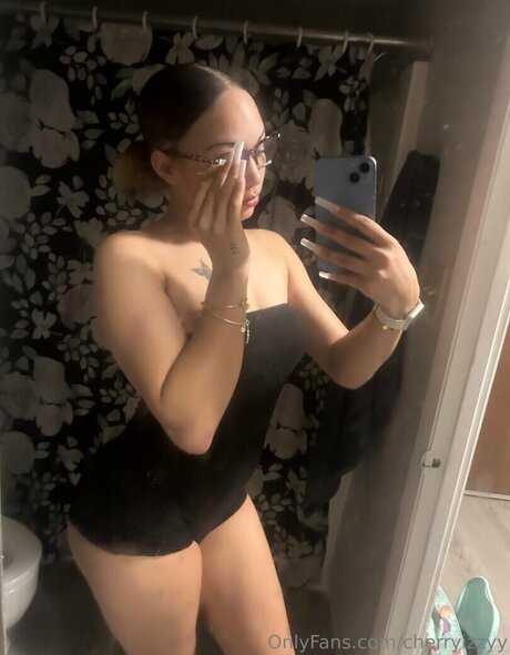 cherryizzyy onlyfans photo