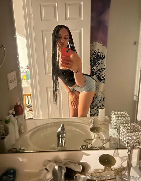 cherryizzyy desnuda onlyfans