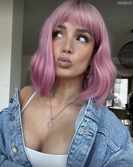 Julia R mmelt onlyfans photos