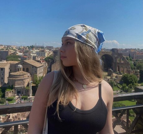 celinajoyy onlyfans nude pictures