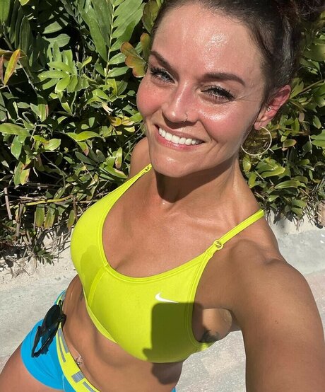 Julie Felton onlyfans nude pictures