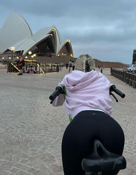 Vallixpauline is on onlyfans