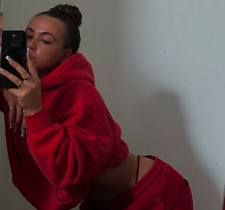 Olivia Alex onlyfans striptease