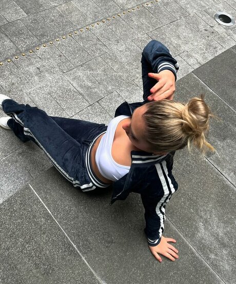 Rosie McClelland naked onlyfans