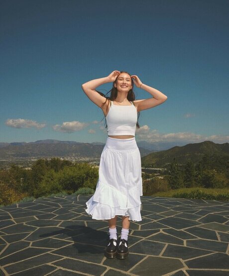 Lola Tung strip onlyfans