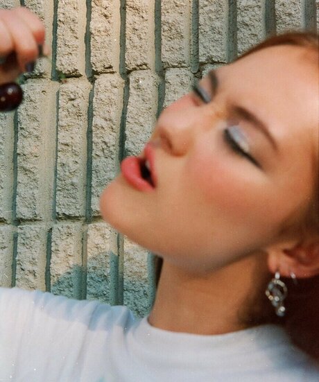 Lola Tung leaked onlyfans