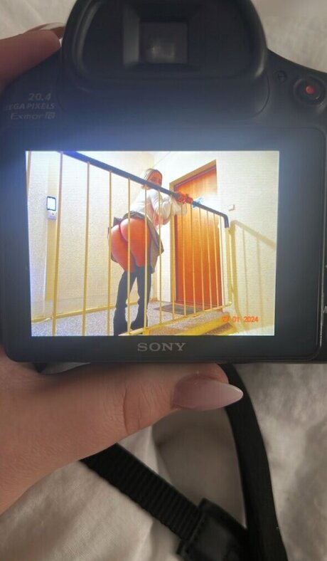 Lara Bttn only fans nude