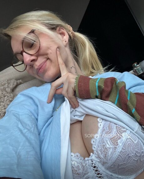 Soph Stardust onlyfans topless