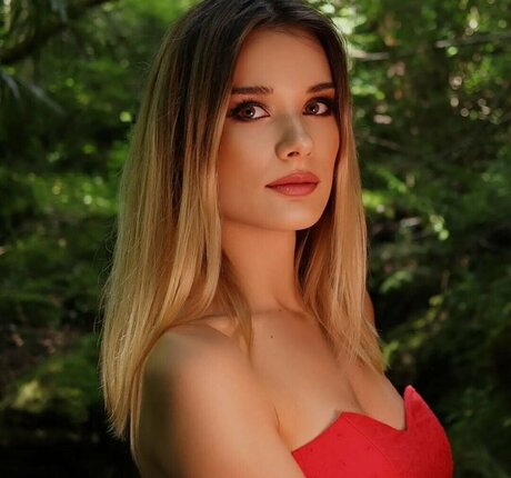 Starling ASMR onlyfans model photo