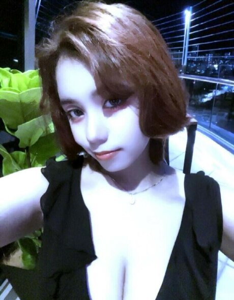 ElyanaSparks onlyfans model images