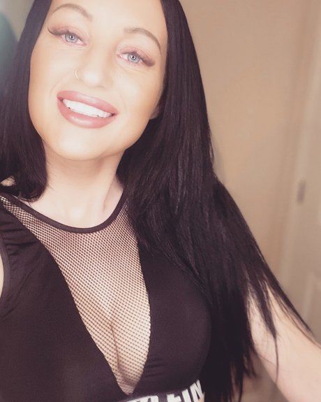 Laura Elizabeth onlyfans leak ass