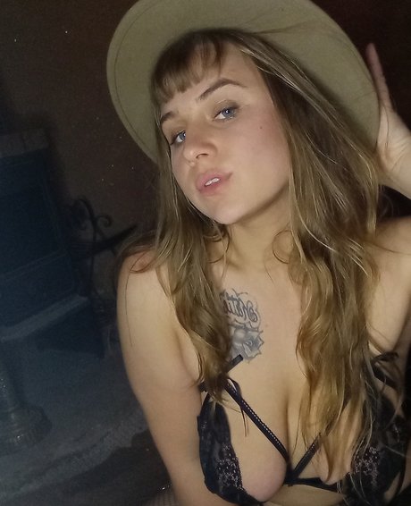 Laila Saphire naked onlyfans leak