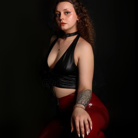 Lady Sativa onlyfans.