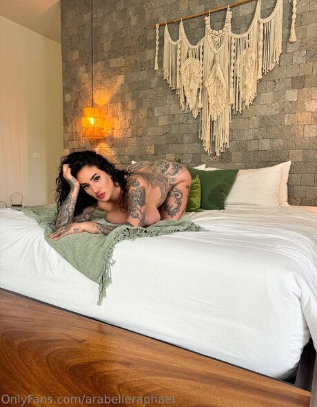 Arabelle Raphael onlyfans post