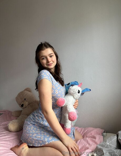 Mal Hol i ka onlyfans tits