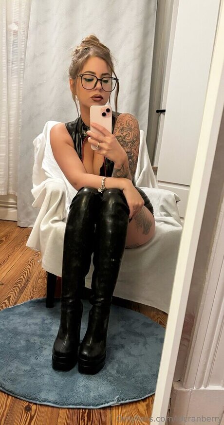 l d cranberry feet onlyfans