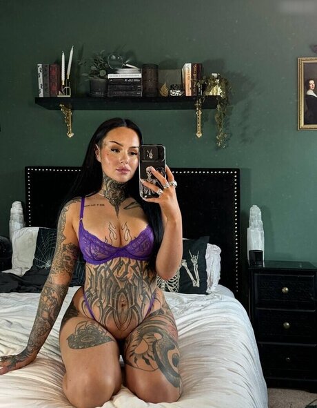 Ash Wilson hot onlyfans