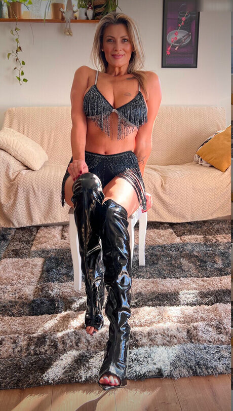 Lussy Berry onlyfans strip