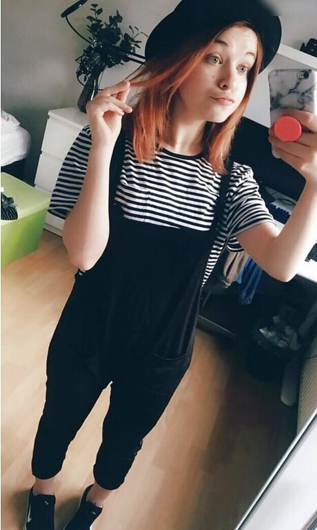 Lena Vanille feet onlyfans