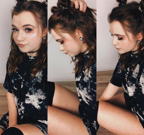 Lena Vanille onlyfans striptease