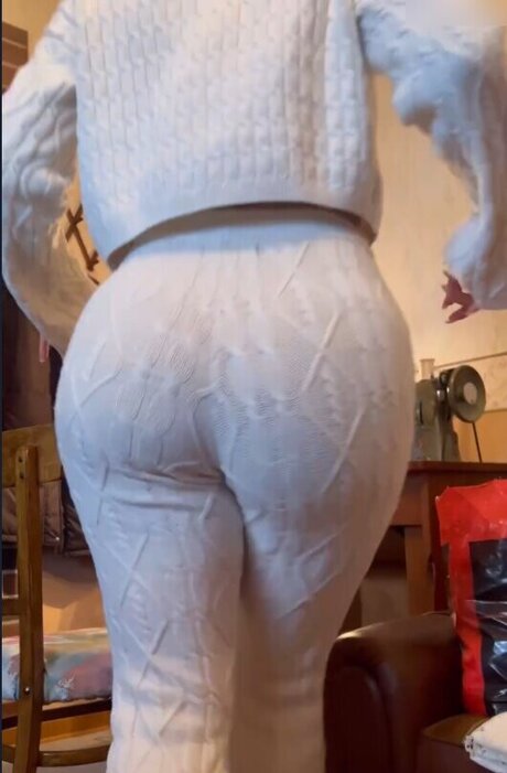 Jeje Lopes onlyfans tits