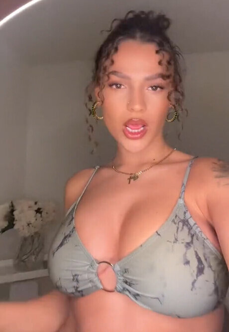 Jeje Lopes onlyfans model images