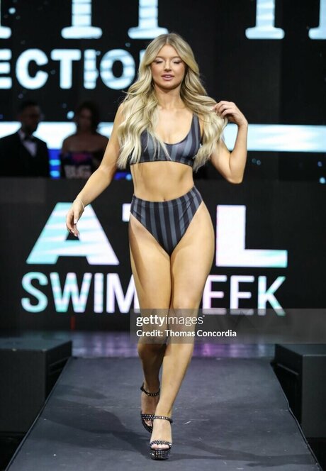 Shae Smolik onlyfans lean