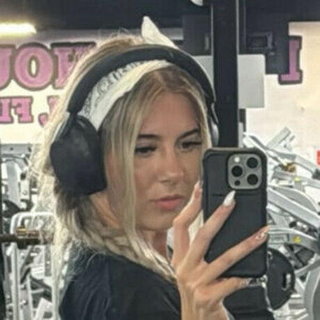 Alexreuter_ onlyfans strip tease